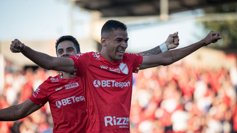 Presente em 28 dos 31 jogos do Vila Nova na Série B, Elias ressalta a importância de confronto direto contra o Coritiba: “Não podemos tropeçar”