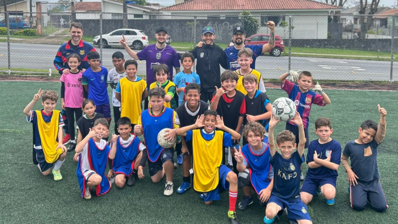 Projeto social para crianças, promovido pelo Goleiro de Aluguel, completa 1 ano