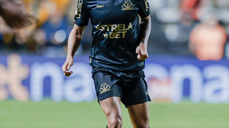 Jonathan valoriza tempo de trabalho no Criciúma para duelo com Botafogo, mais um ex-clube
