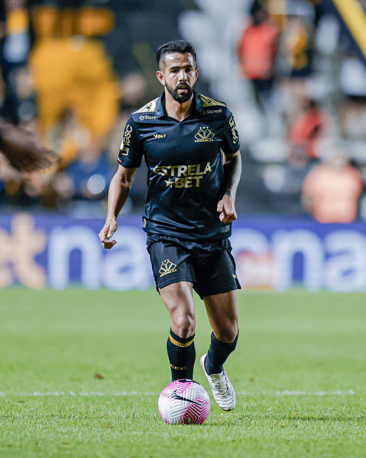 Jonathan valoriza tempo de trabalho no Criciúma para duelo com Botafogo, mais um ex-clube