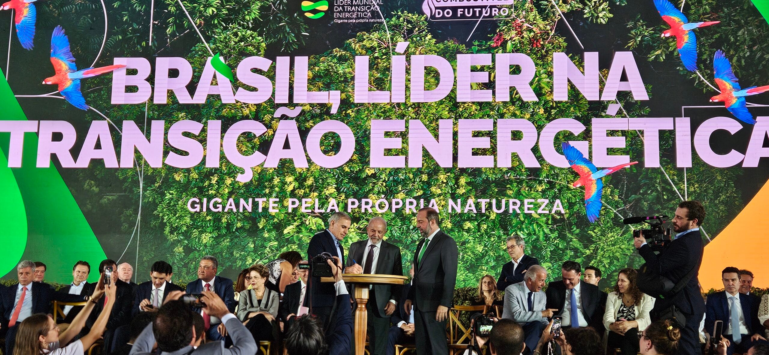 Lula assina ato de compromisso para Combustível do Futuro com a Inpasa em Brasília