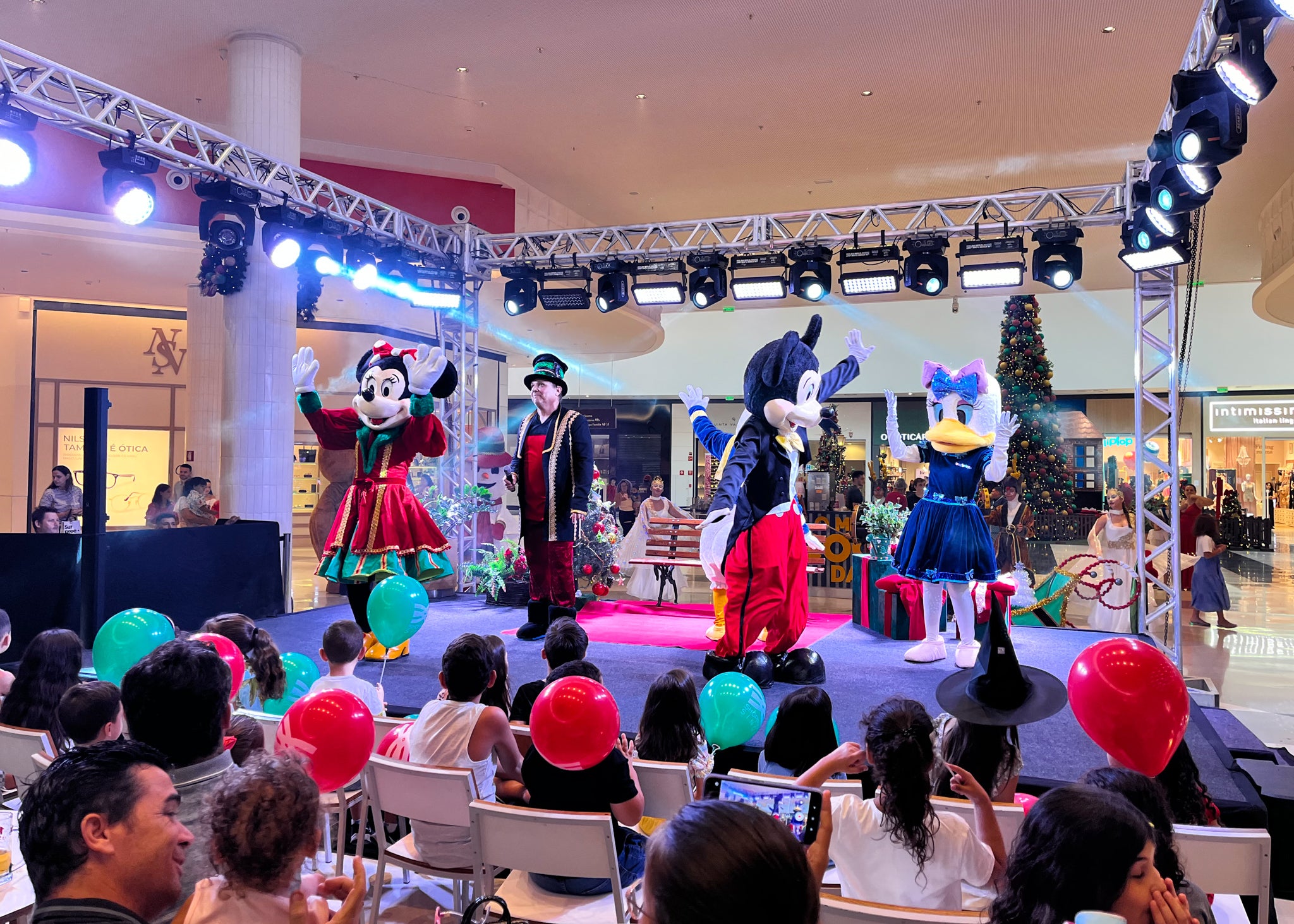 Decorações natalinas do Shopping Sinop serão inauguradas com espetáculos infantis