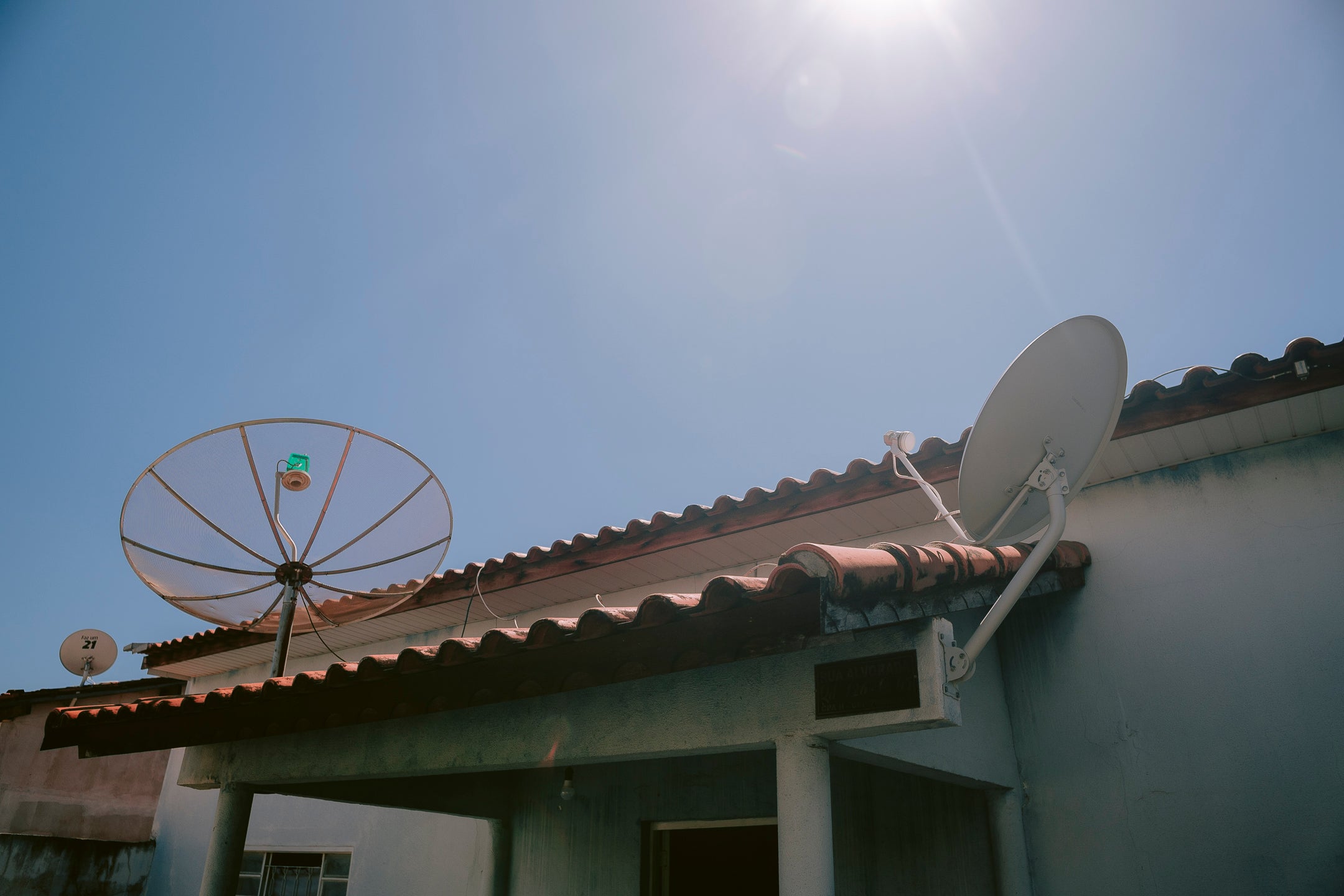 Mais de 40 mil famílias já receberam a nova parabólica digital gratuitamente em Mato Grosso