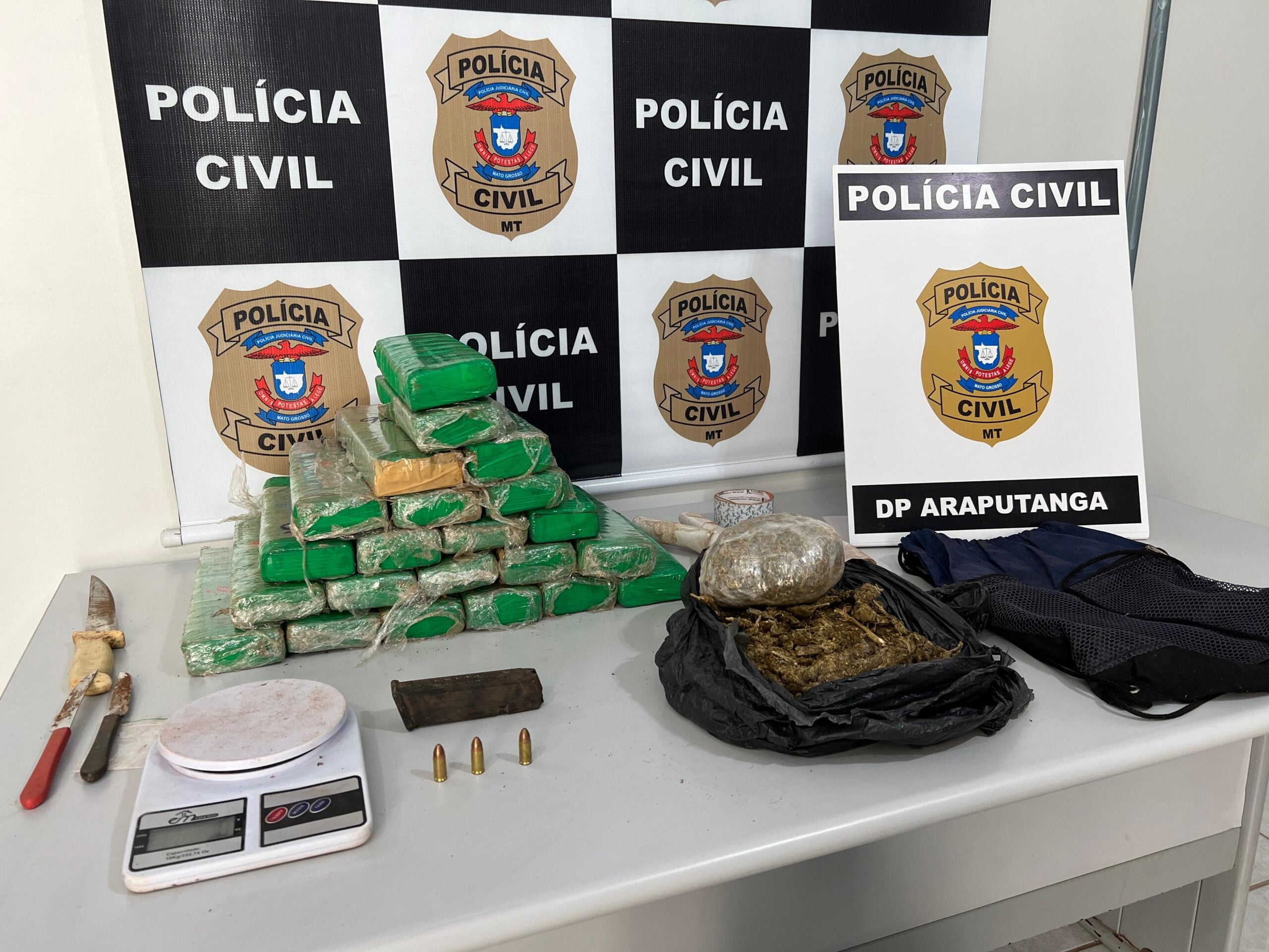Polícia Civil resgata jovem prestes a ser executado e apreende cerca de 20 quilos de droga