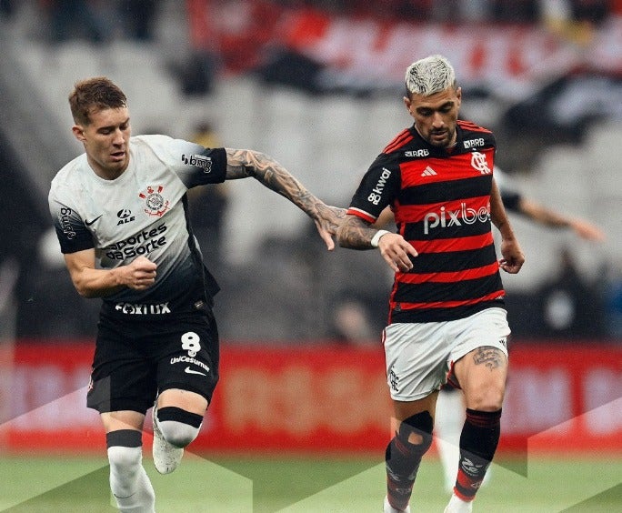 Flamengo supera expulsão, segura empate com o Corinthians e está na final da Copa do Brasil