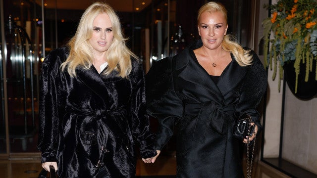 Rebel Wilson exibe registro de seu casamento com Ramona Agruma