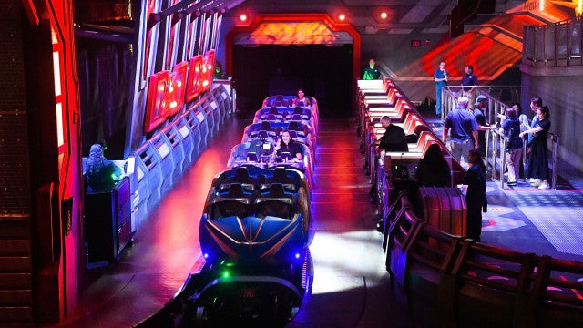 Menino desmaia em montanha russa e faz todo percurso inconsciente