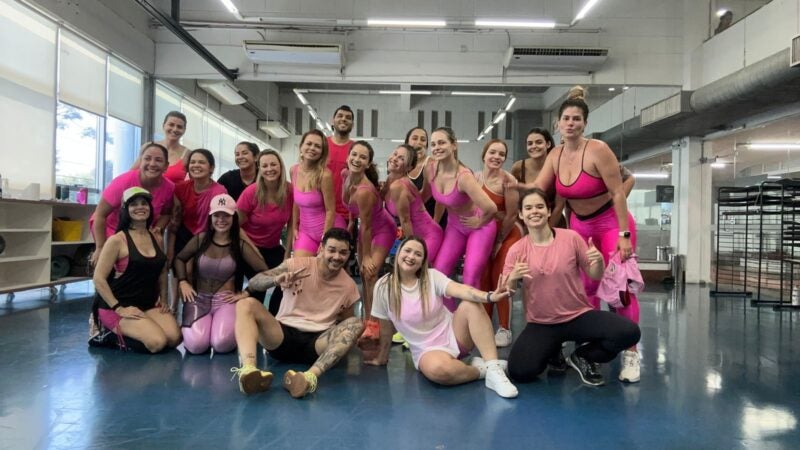 Bodytech realiza ações especiais em apoio ao Outubro Rosa com aulas temáticas e sorteios de brindes