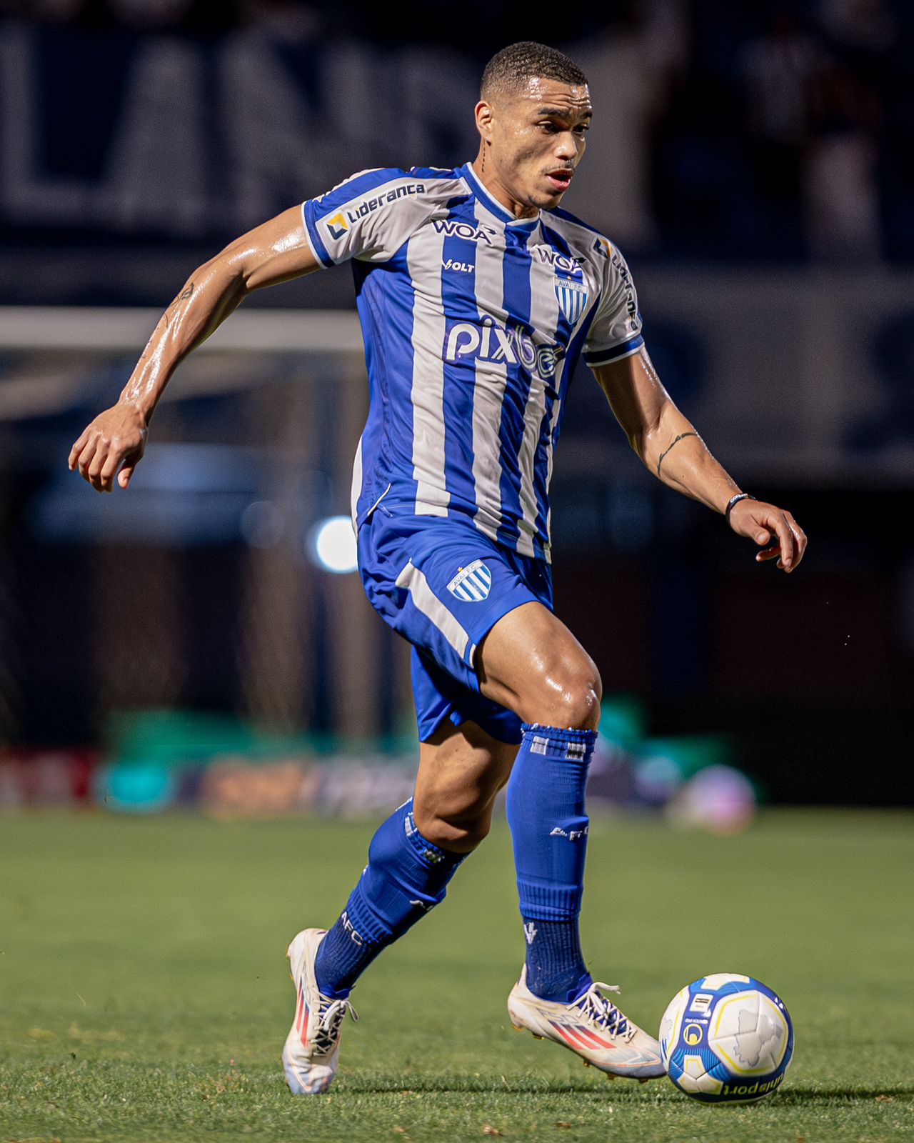 Titular nos últimos quatro jogos do Avaí, Jonathan Costa valoriza sequência e baixa média de gols sofridos