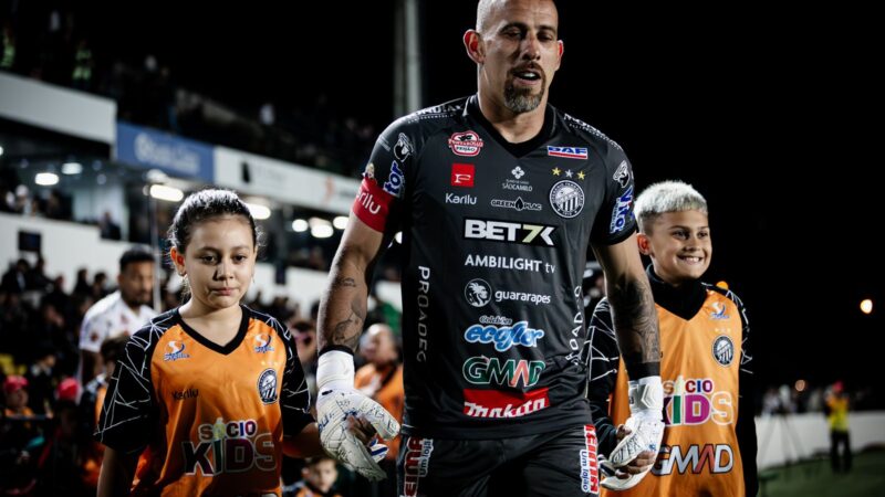 Com bons números, goleiro Rafael Santos se destaca pelo Operário-PR na Série B