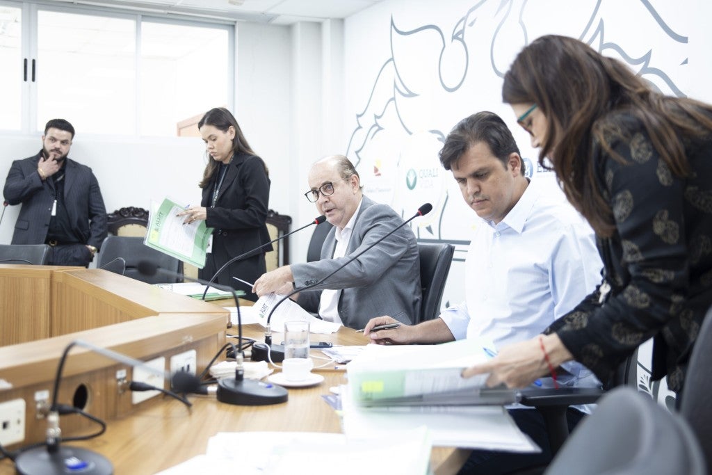 CCJR aprova derrubada de 11 vetos em reunião ordinária