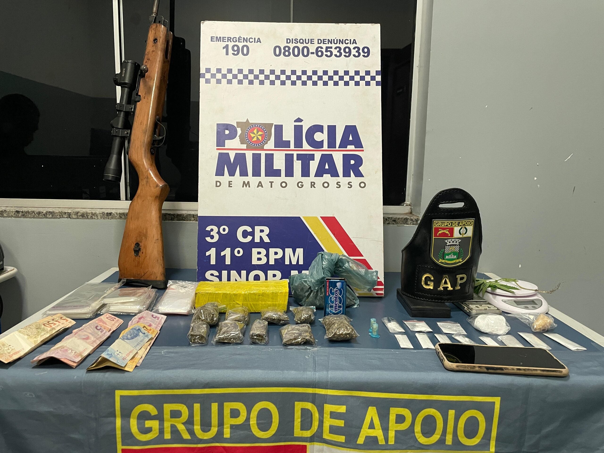PM prende casal membro de facção criminosa com drogas e arma de fogo