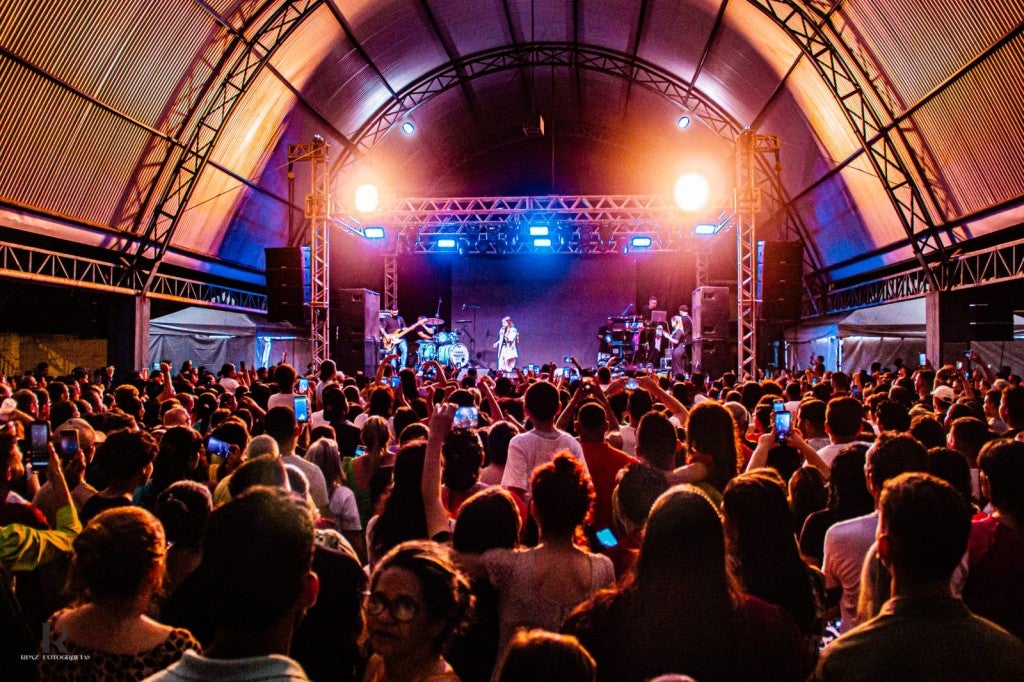 “Celebra Rondonópolis” reúne milhares de fiéis em show de Valesca Mayssa