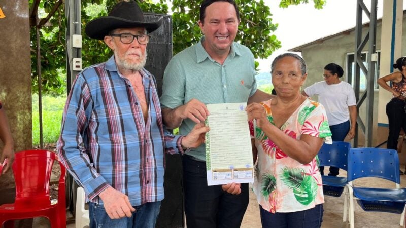 Barranco participa da entrega de 187 títulos rurais em Mirassol D´Oeste e Comodoro