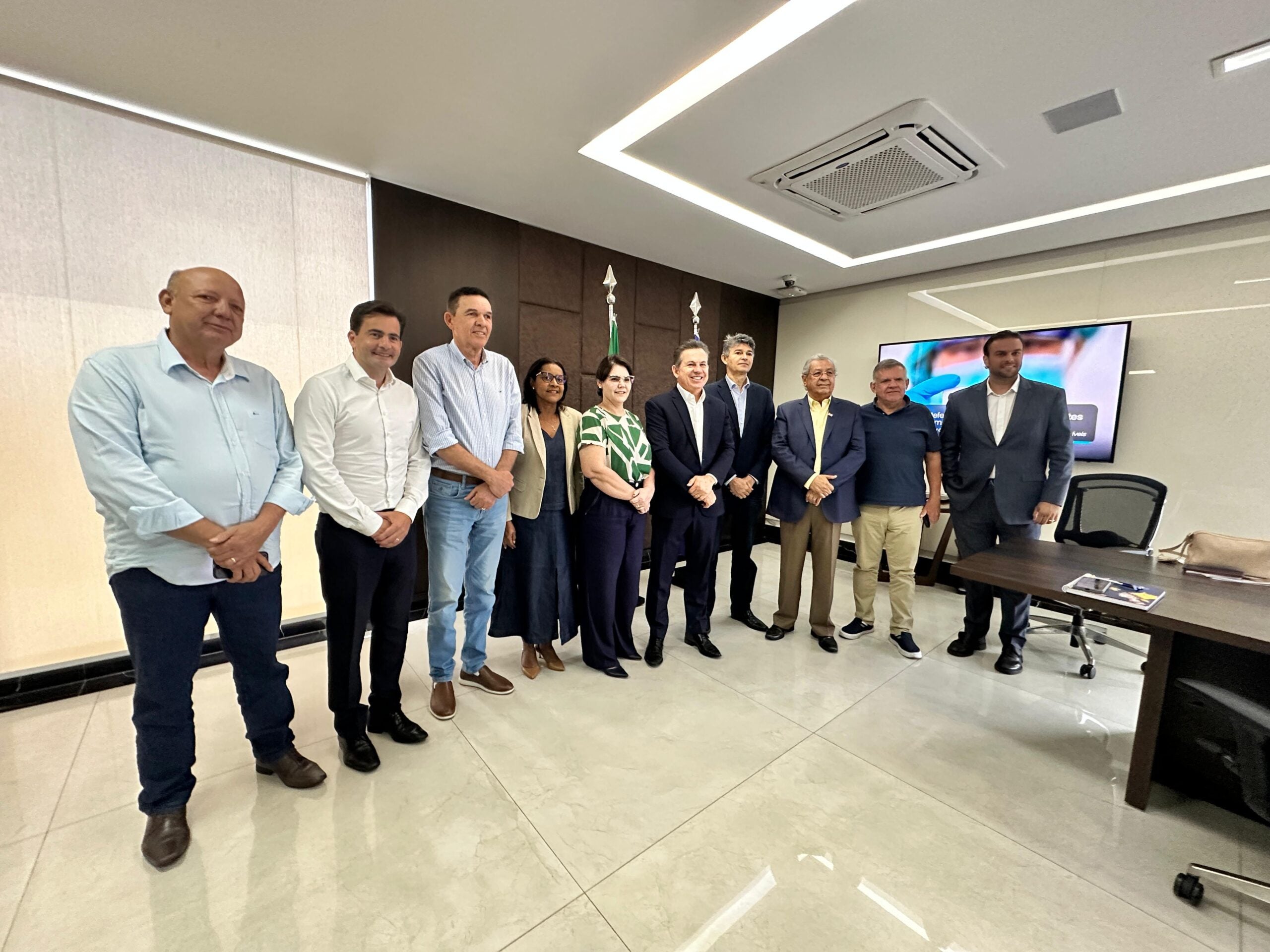 Deputada Coronel Fernanda lidera reunião com governador Mauro Mendes