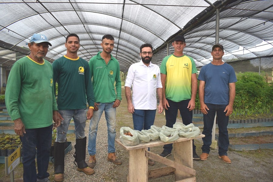 Presidente de Cooperativa do Estado Pará faz doação de sementes ao viveiro da Coogavepe