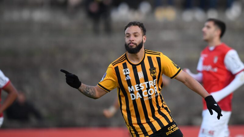 Brasileiro Renato Soares chega ao seu 50º jogo no futebol europeu