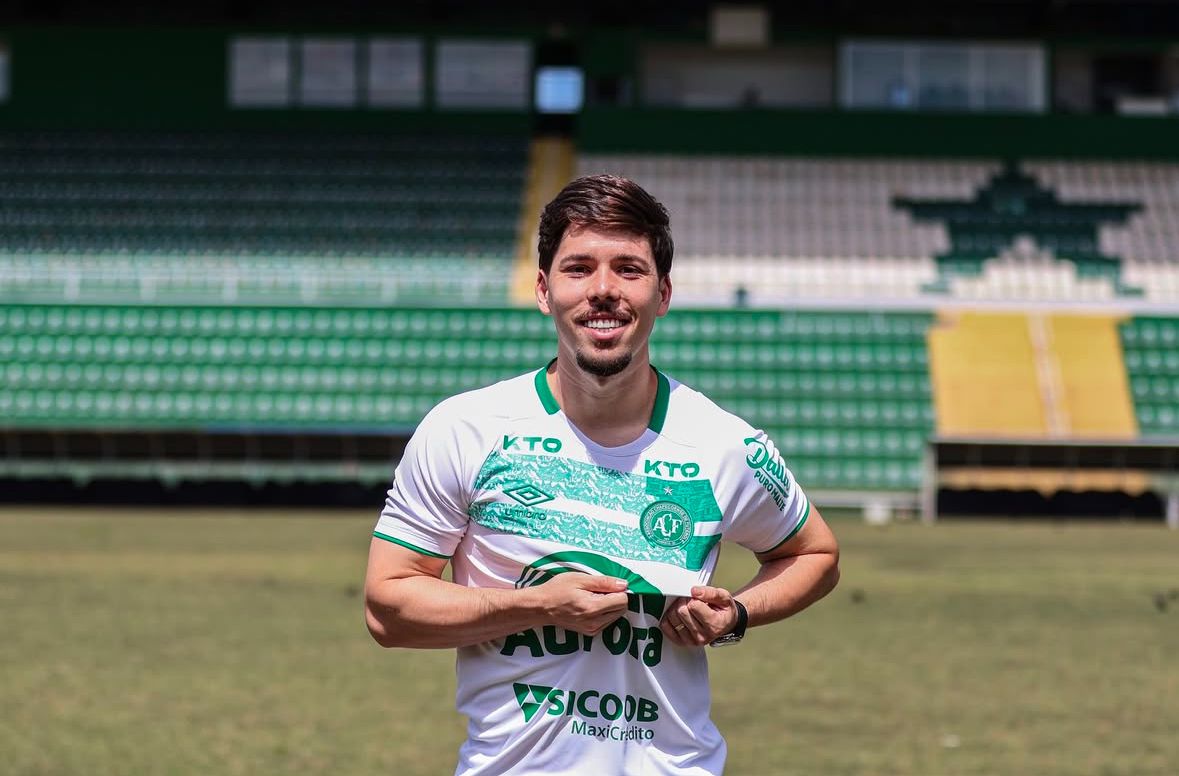 Oficialmente apresentado, Eduardo Person não esconde felicidade em defender a Chapecoense: “Motivado”