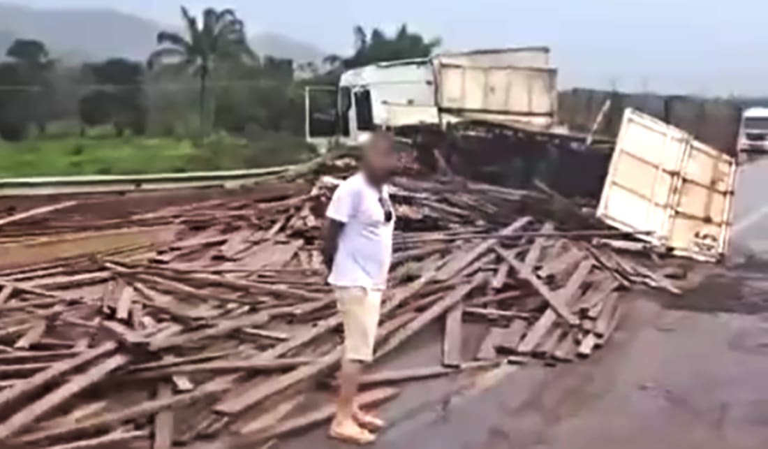 Três ficam feridos em colisão entre carretas na BR-163 em Guarantã do Norte