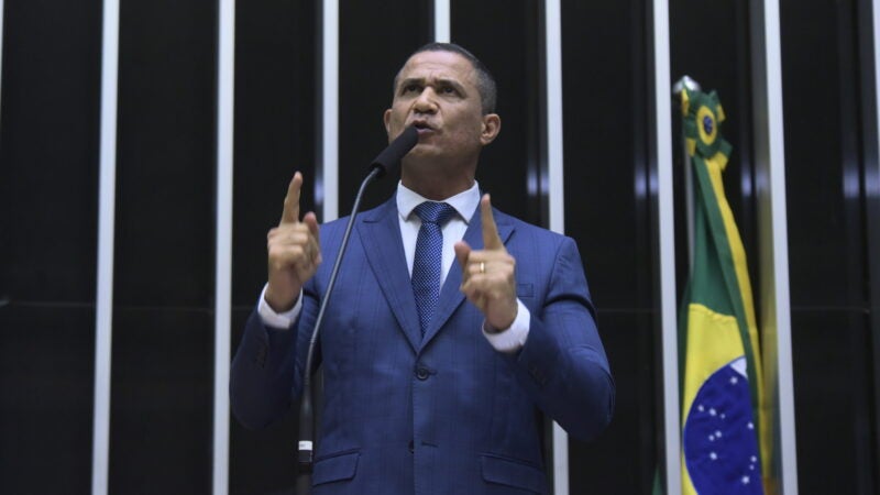 Deputado Coronel Assis assina pedido de impeachment contra Lula por pedalada fiscal no Pé-de-Meia