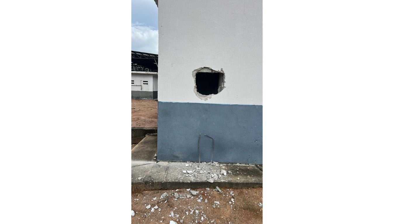 Detentos fazem buraco na parede e tentam fugir de cadeia de Peixoto de Azevedo