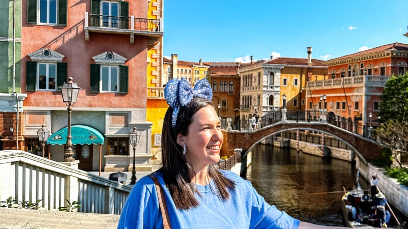 Conheça a brasileira que já visitou todos os parques da Disney ao redor do mundo