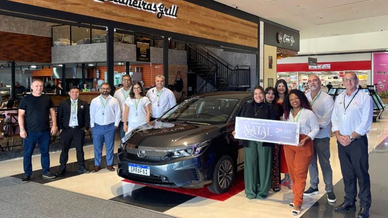 Ganhadora de Matupá recebe carro 0KM da campanha de Natal do Shopping Sinop