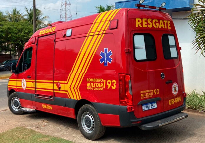 Mulher é internada após ser esfaqueada no pescoço pelo marido