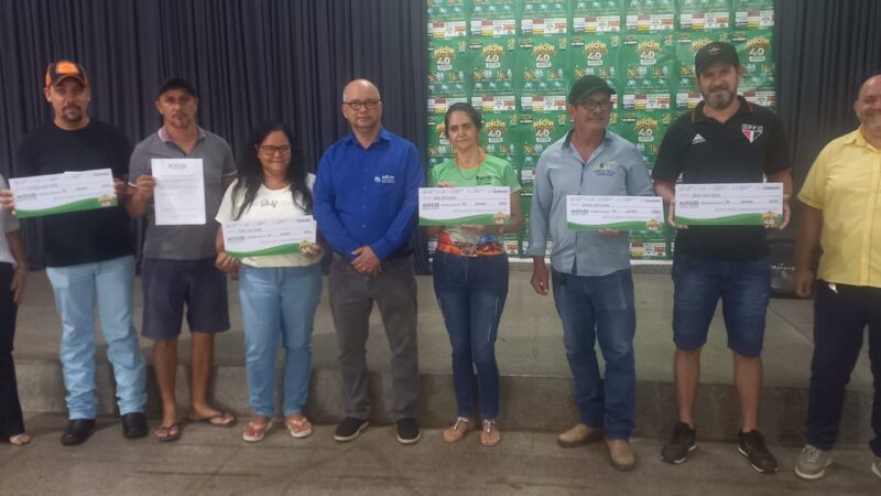 ACEG entrega prêmios, para os sorteados da promoção “Show de Prêmios”