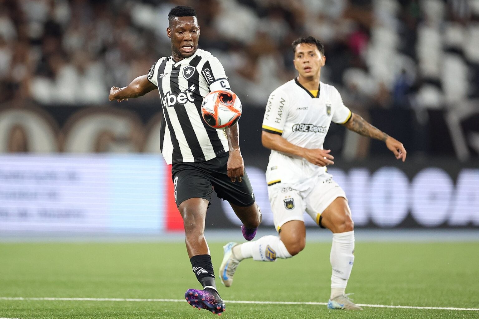 Patrick de Paula perde pênalti e Volta Redonda vence o Botafogo no Nilton Santos