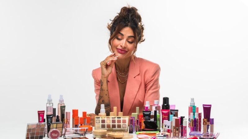 Preparada para o verão? Aline Campos revela os itens essenciais para a nécessaire de férias