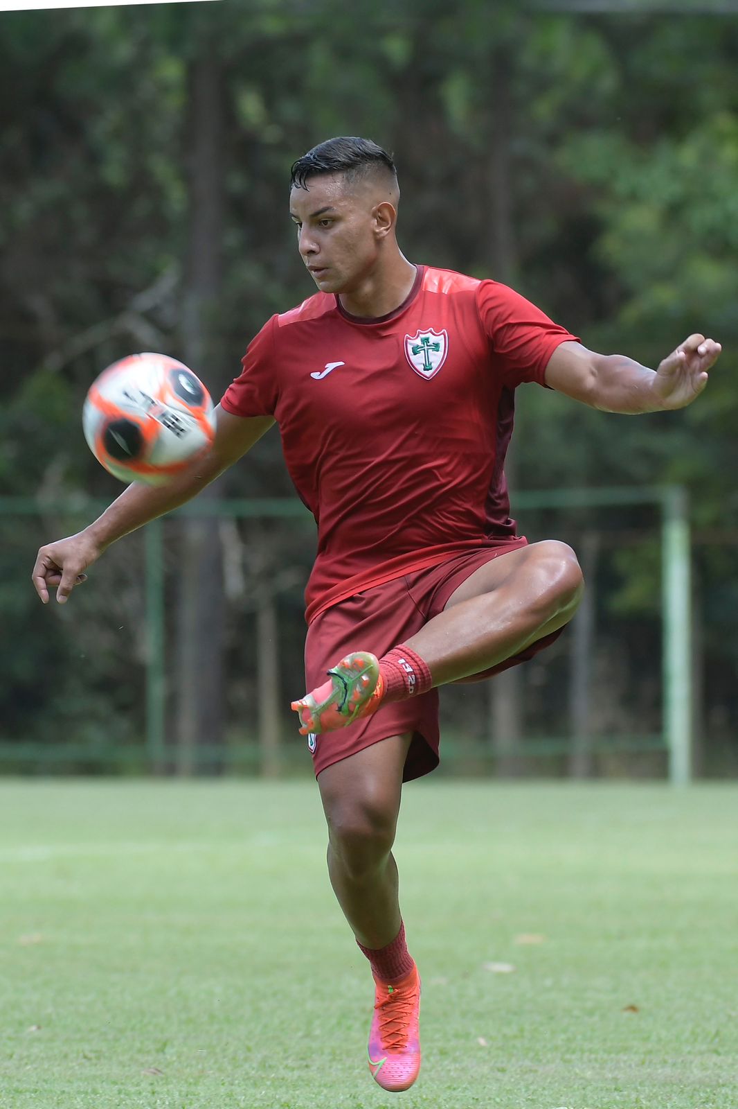 Antes de estreia contra o Palmeiras, Lucas Hipólito, reforço da Portuguesa, destaca projeto do clube e garante time competitivo no Paulistão