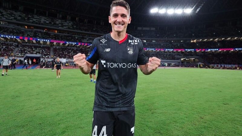 Henrique Trevisan renova contrato com FC Tokyo e vai para seu quinto ano no futebol japonês: “Muito feliz”