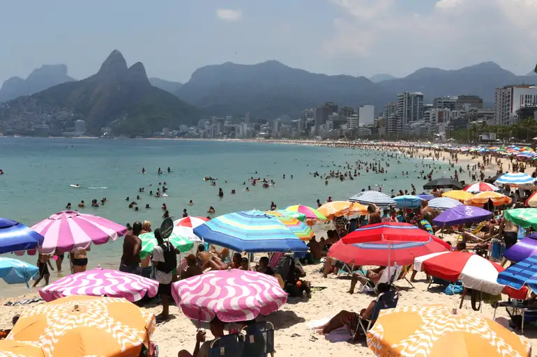 Farmacêutica orienta sobre prevenção de parasitoses no verão
