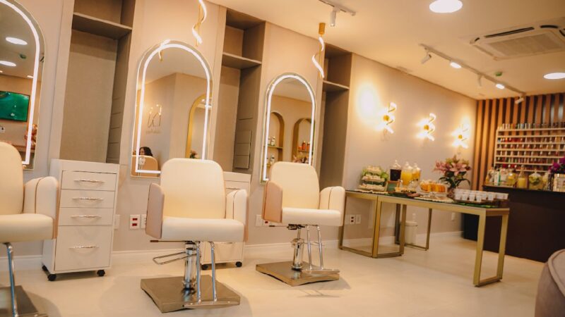 Novo espaço de beleza em Cuiabá revoluciona os cuidados com os cabelos lisos, ondulados, cacheados e crespos