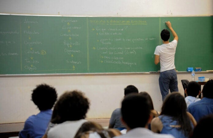 Piso salarial dos professores: valor ficou definido em R$ 4.867