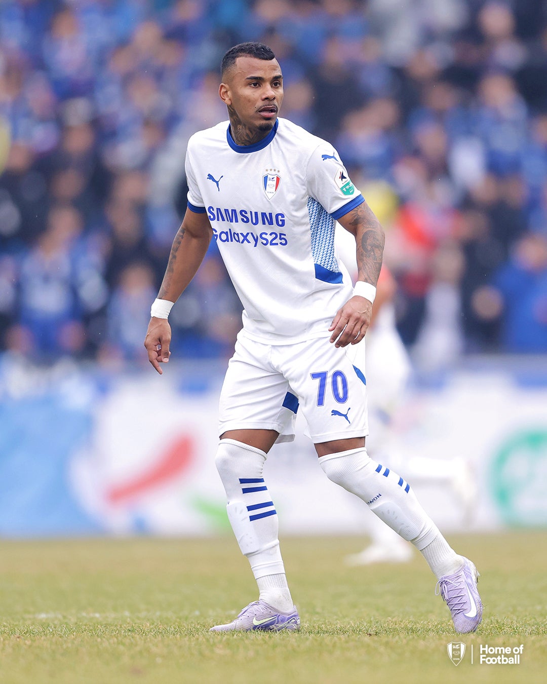 Titular em todos os jogos no Campeonato Coreano, Matheus Serafim enaltece evolução do Suwon Bluewings e mira parte de cima da tabela