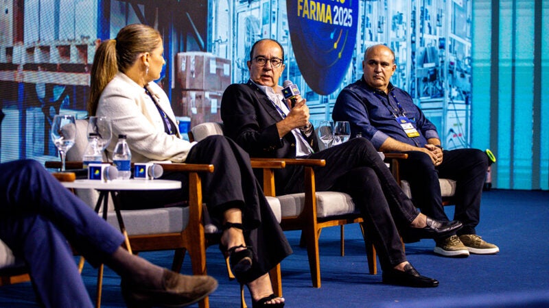 “As farmácias têm importante função social e podem apoiar na redução de atendimentos emergenciais em hospitais”, explica Cleiton de Castro Marques em debate