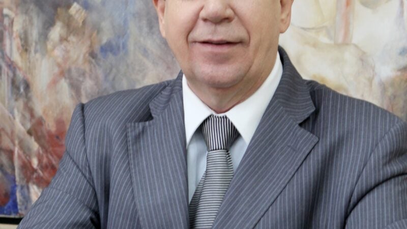 VELHINHOS ENDIVIDADOS