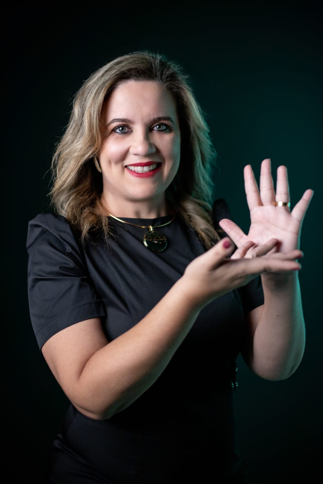 Neuropsicopedagoga cuiabana leva método inovador de comunicação para autistas em congresso em MG