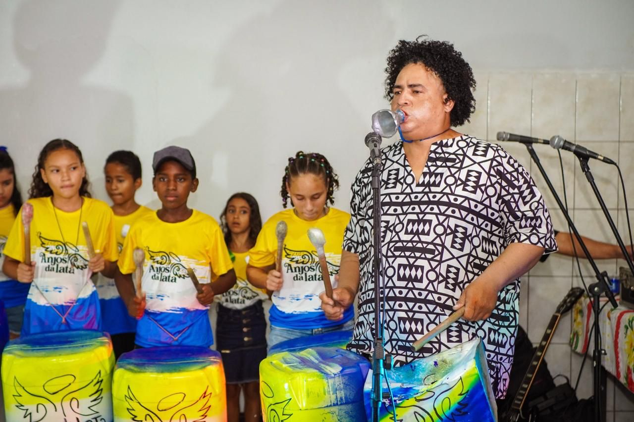 Coletivo Anjos da Lata oferta atividades artísticas a comunidade de VG