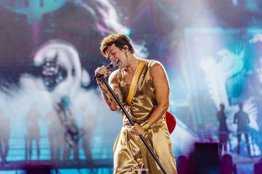 LUAN SANTANA ENCERRA TURNÊ NA REABERTURA DO PACAEMBU