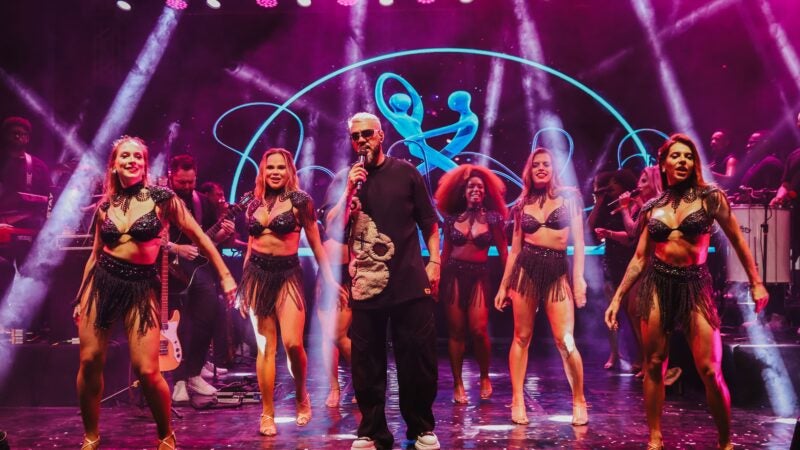Belo faz show histórico no Complexo da Maré pelo Conexões Urbanas