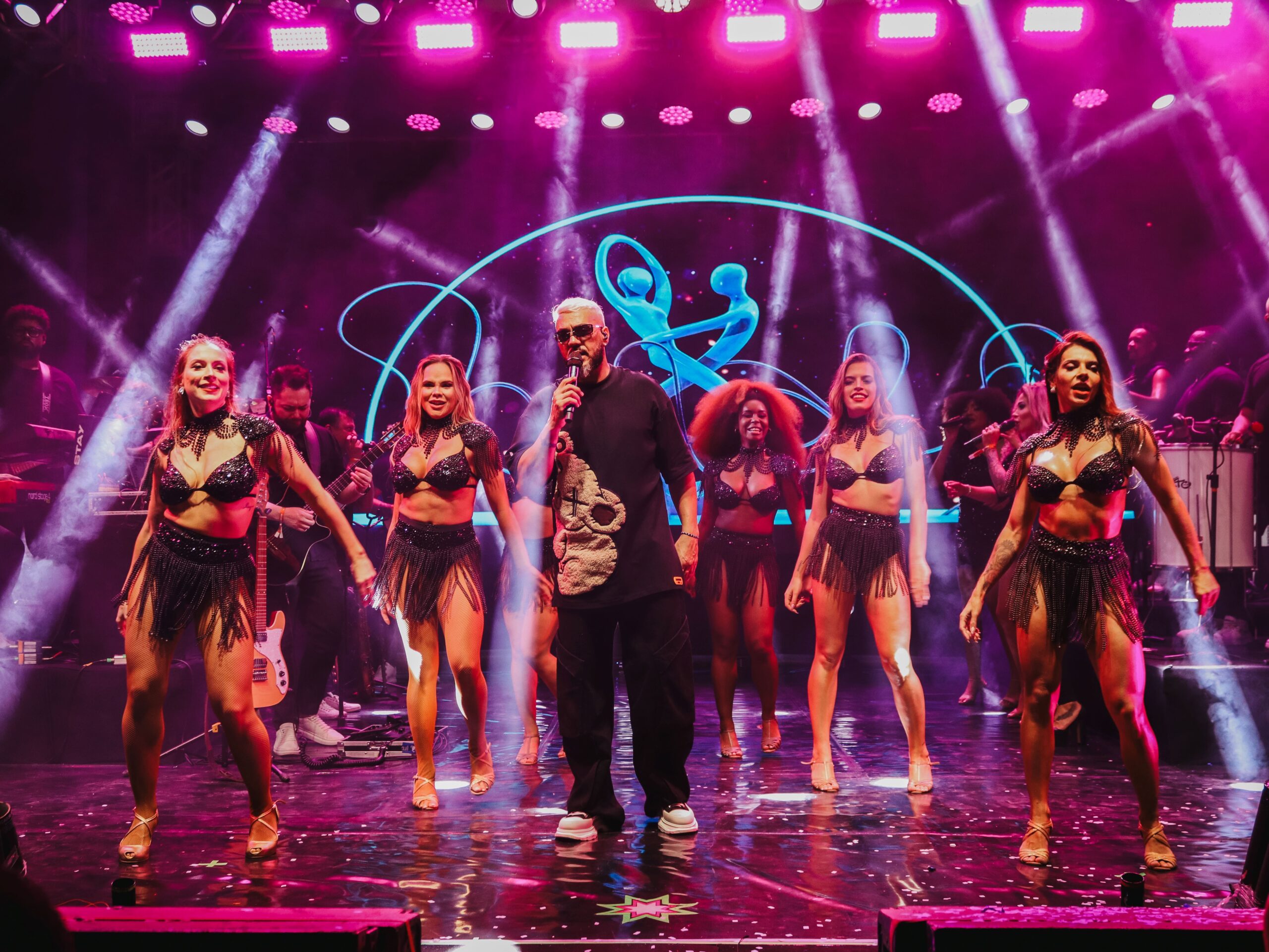 Belo faz show histórico no Complexo da Maré pelo Conexões Urbanas