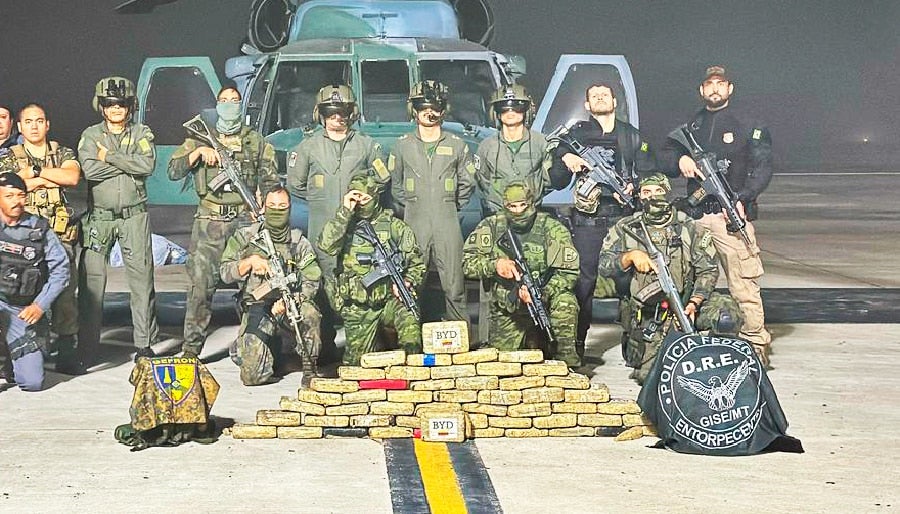 Avião com carga de drogas é interceptado pela força aérea e cai em região de mata em Alta floresta