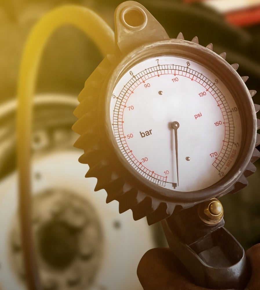 Cuidados básicos com pneus agrícolas podem melhorar a performance das máquinas no campo