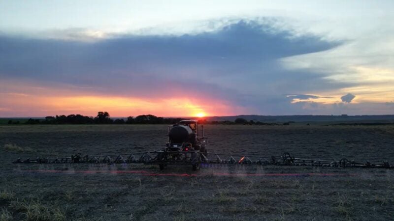 Novo pulverizador com sensores ópticos pode gerar economia de até 95% em aplicações de herbicidas