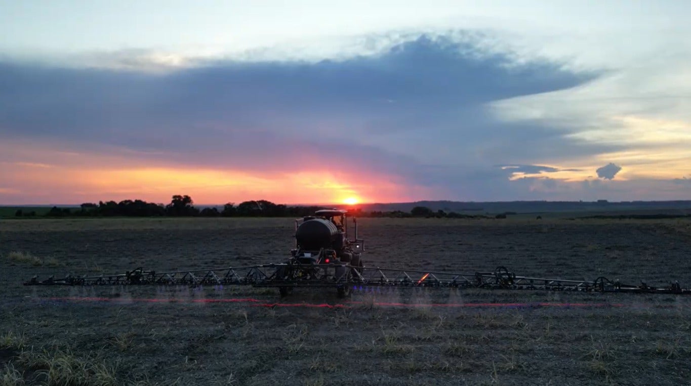 Novo pulverizador com sensores ópticos pode gerar economia de até 95% em aplicações de herbicidas