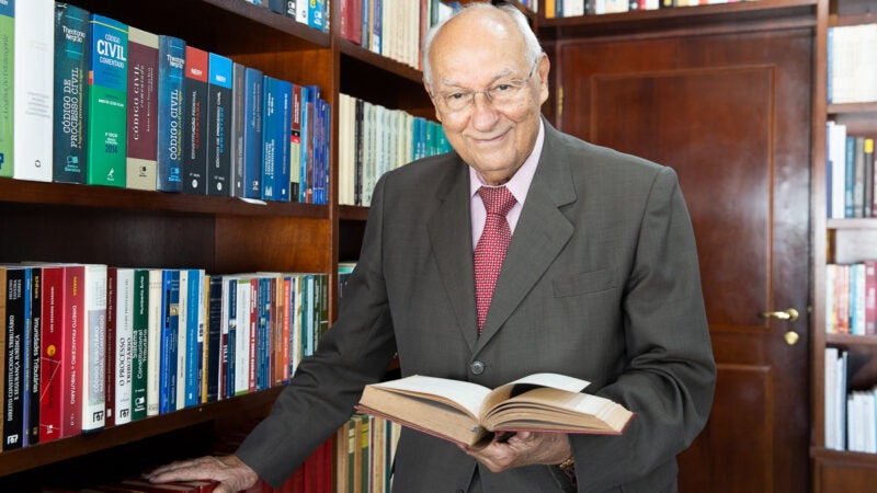 A IGREJA CATÓLICA:  ETERNA E SUA DIMENSÃO TEMPORAL