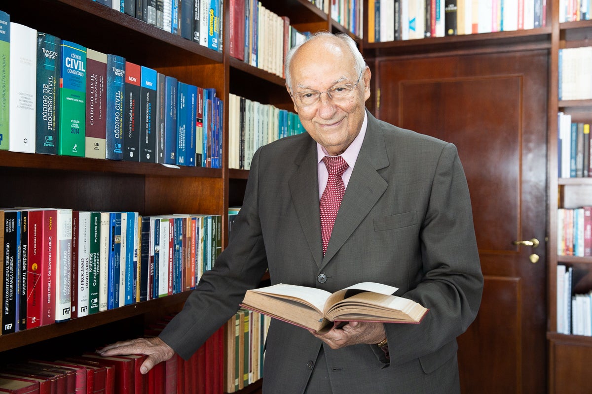 A IGREJA CATÓLICA:  ETERNA E SUA DIMENSÃO TEMPORAL